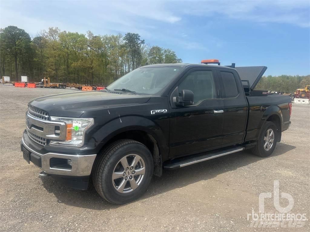 Ford F-150 Vieglais kravas automobilis/izkraušana no sāniem