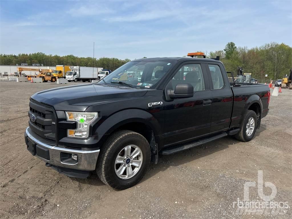 Ford F-150 Vieglais kravas automobilis/izkraušana no sāniem