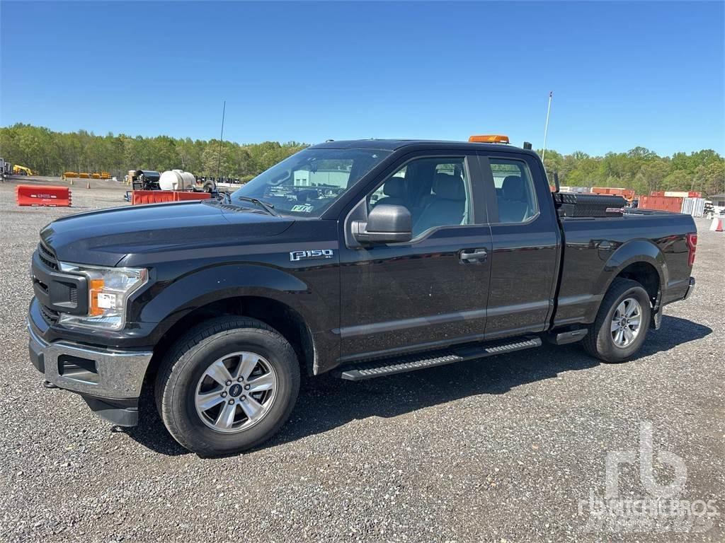 Ford F-150 Vieglais kravas automobilis/izkraušana no sāniem