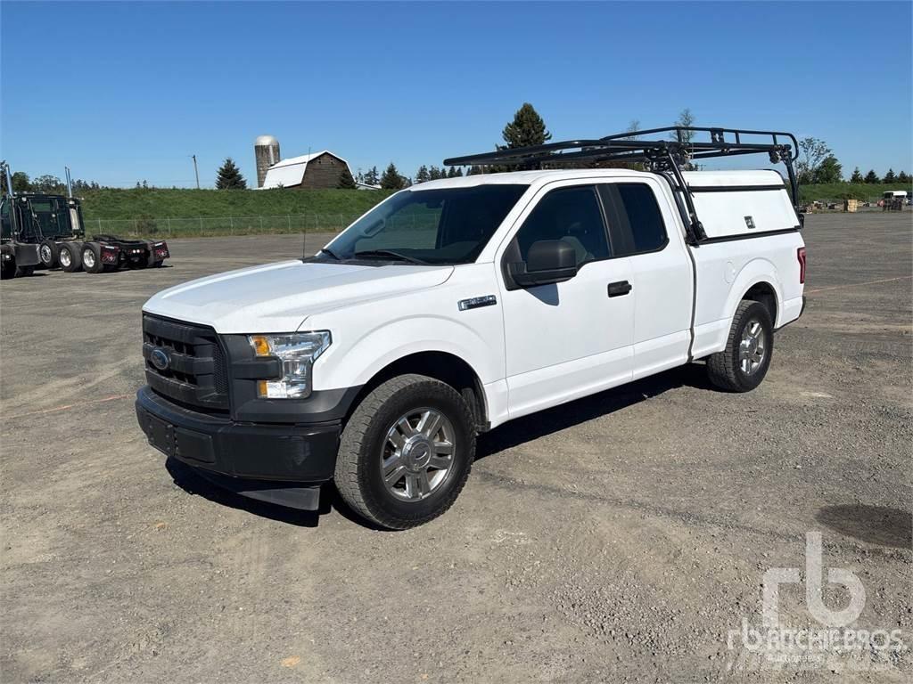 Ford F-150 Vieglais kravas automobilis/izkraušana no sāniem