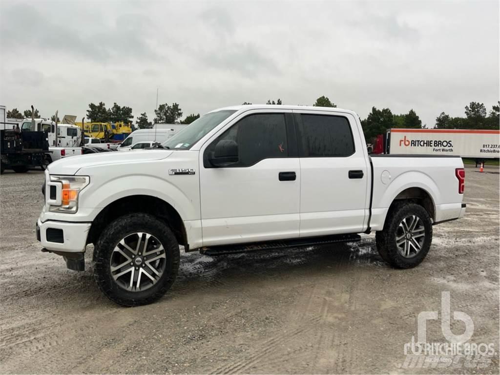 Ford F-150 Vieglais kravas automobilis/izkraušana no sāniem