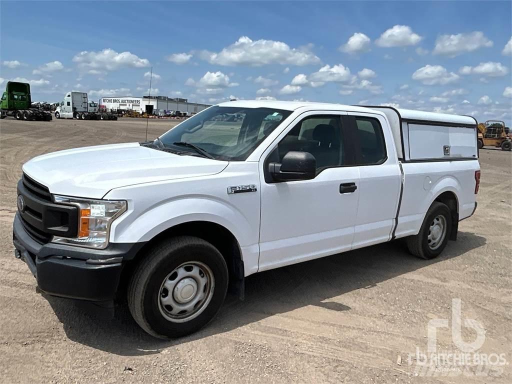 Ford F-150 Vieglais kravas automobilis/izkraušana no sāniem
