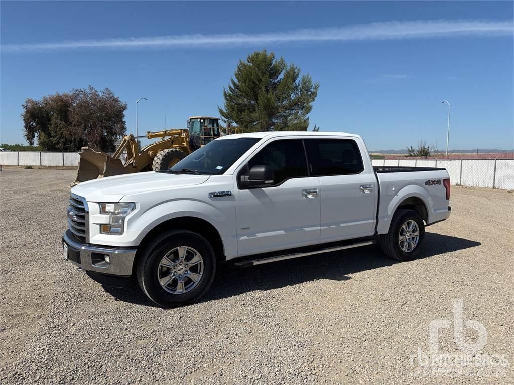 Ford F-150 Vieglais kravas automobilis/izkraušana no sāniem