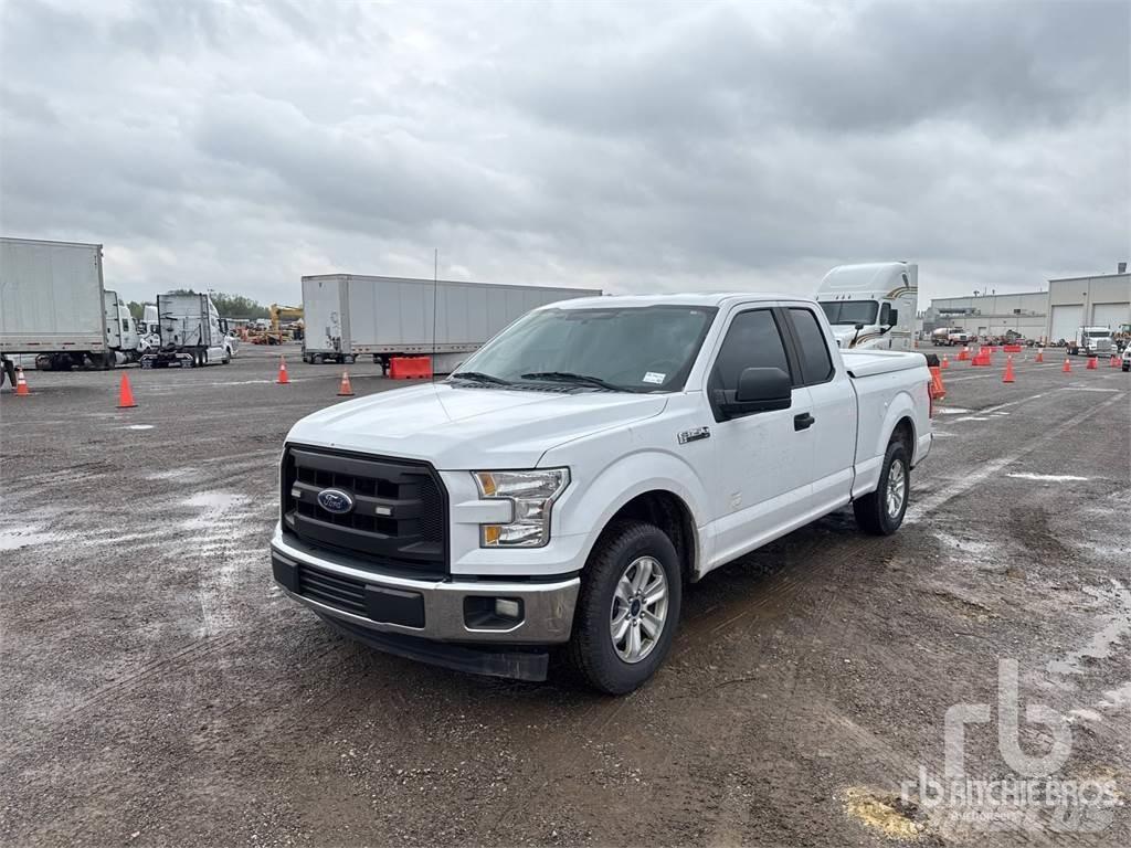 Ford F-150 Vieglais kravas automobilis/izkraušana no sāniem