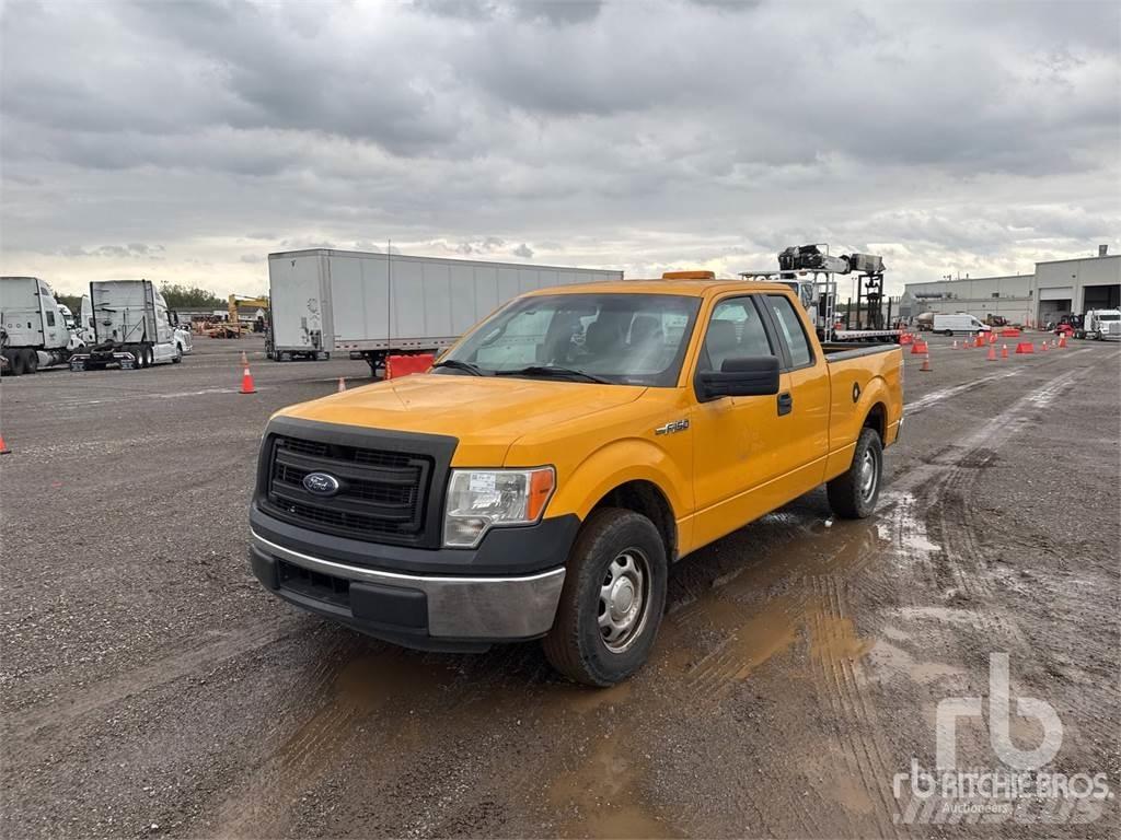 Ford F-150 Vieglais kravas automobilis/izkraušana no sāniem