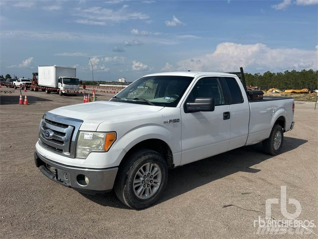 Ford F-150 Vieglais kravas automobilis/izkraušana no sāniem