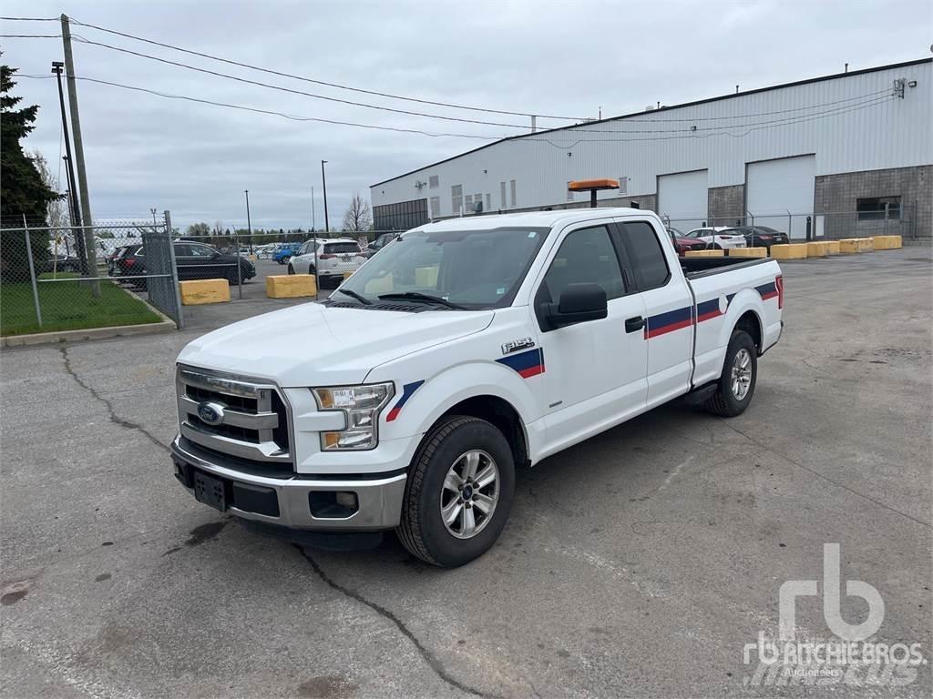 Ford F-150 Vieglais kravas automobilis/izkraušana no sāniem