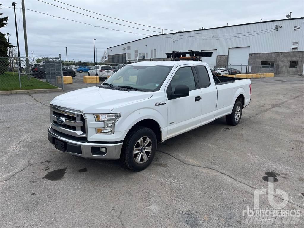 Ford F-150 Vieglais kravas automobilis/izkraušana no sāniem