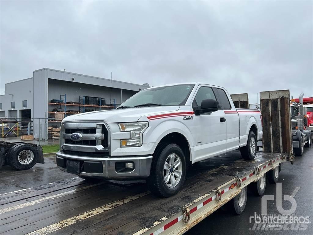 Ford F-150 Vieglais kravas automobilis/izkraušana no sāniem