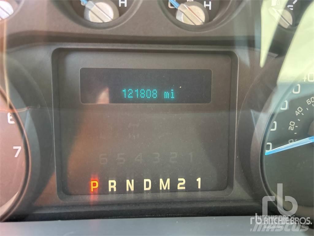 Ford F-250 Vieglais kravas automobilis/izkraušana no sāniem