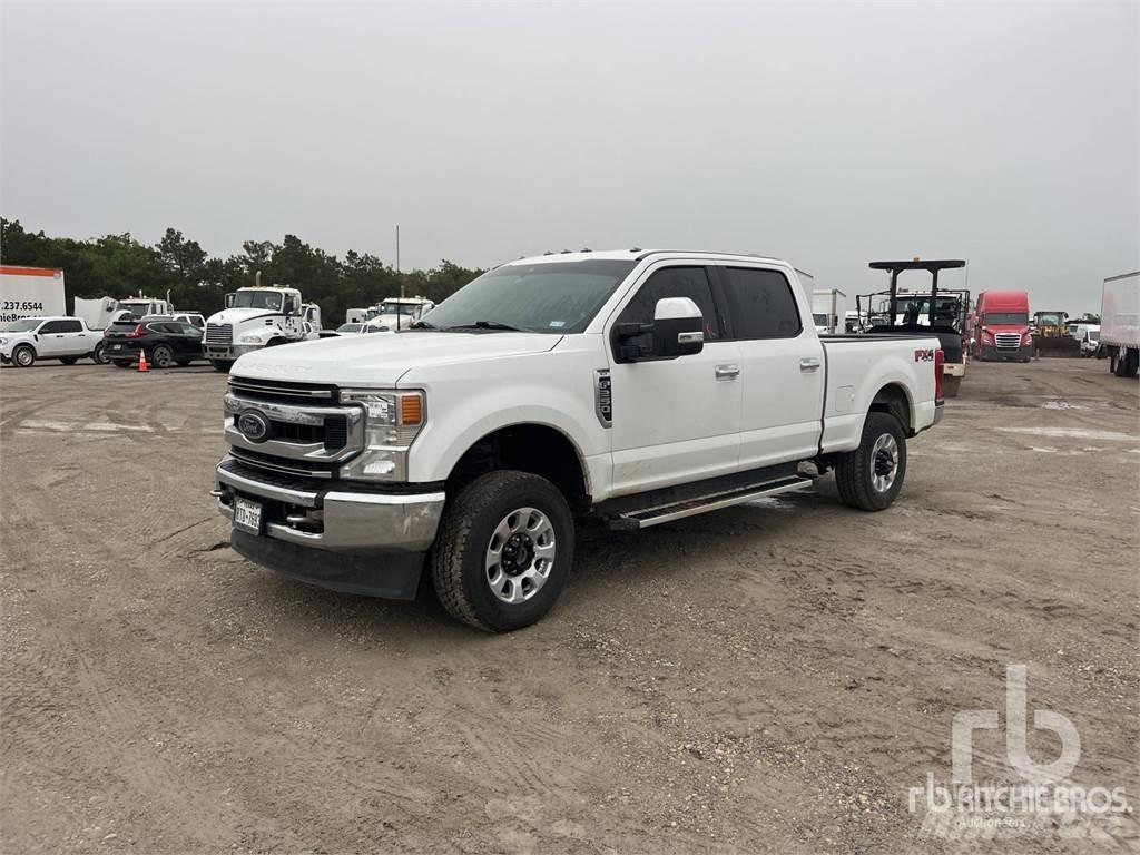 Ford F-250 Vieglais kravas automobilis/izkraušana no sāniem