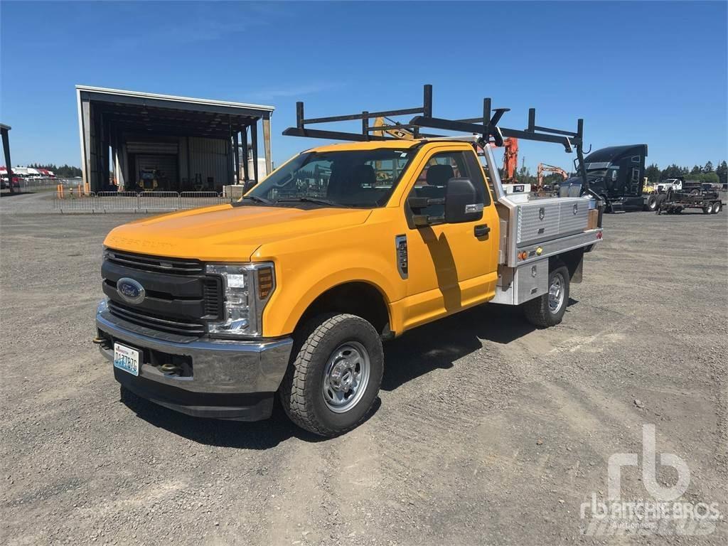 Ford F-250 Platformas/izkraušana no sāniem