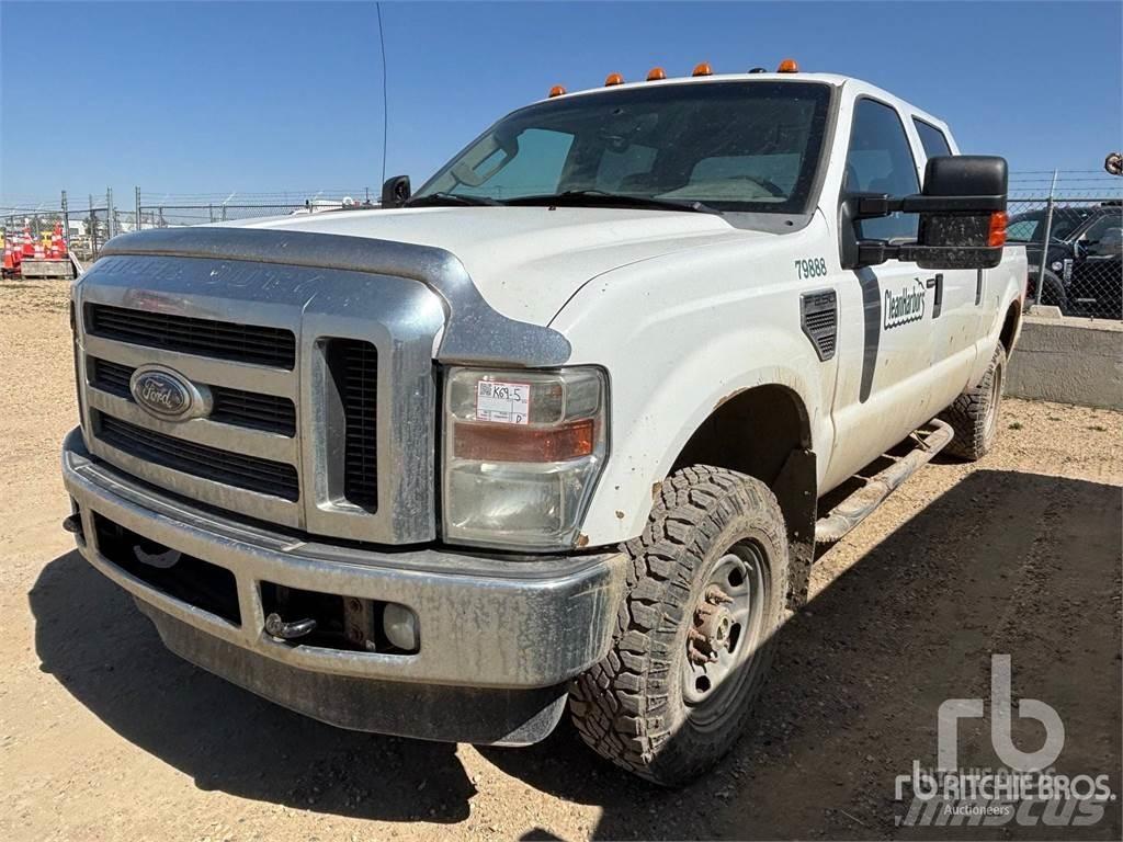 Ford F-250 Vieglais kravas automobilis/izkraušana no sāniem