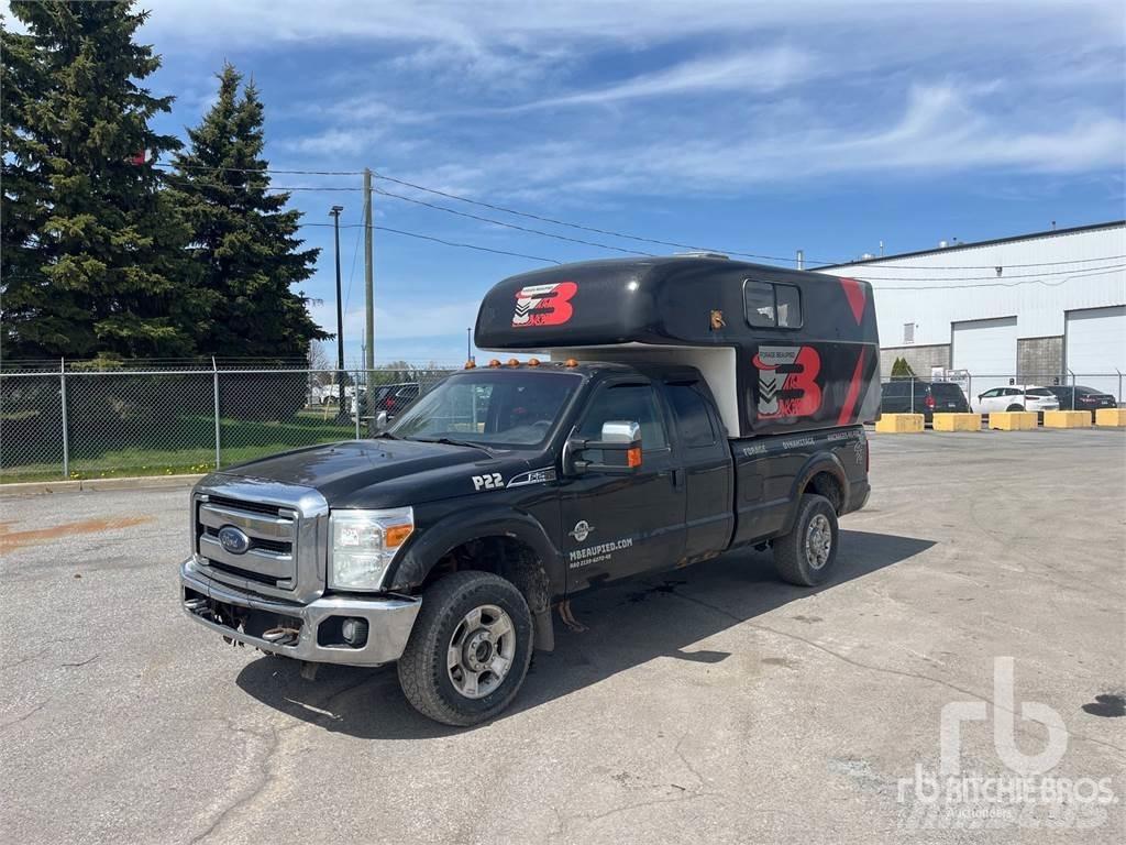 Ford F-250 Vieglais kravas automobilis/izkraušana no sāniem