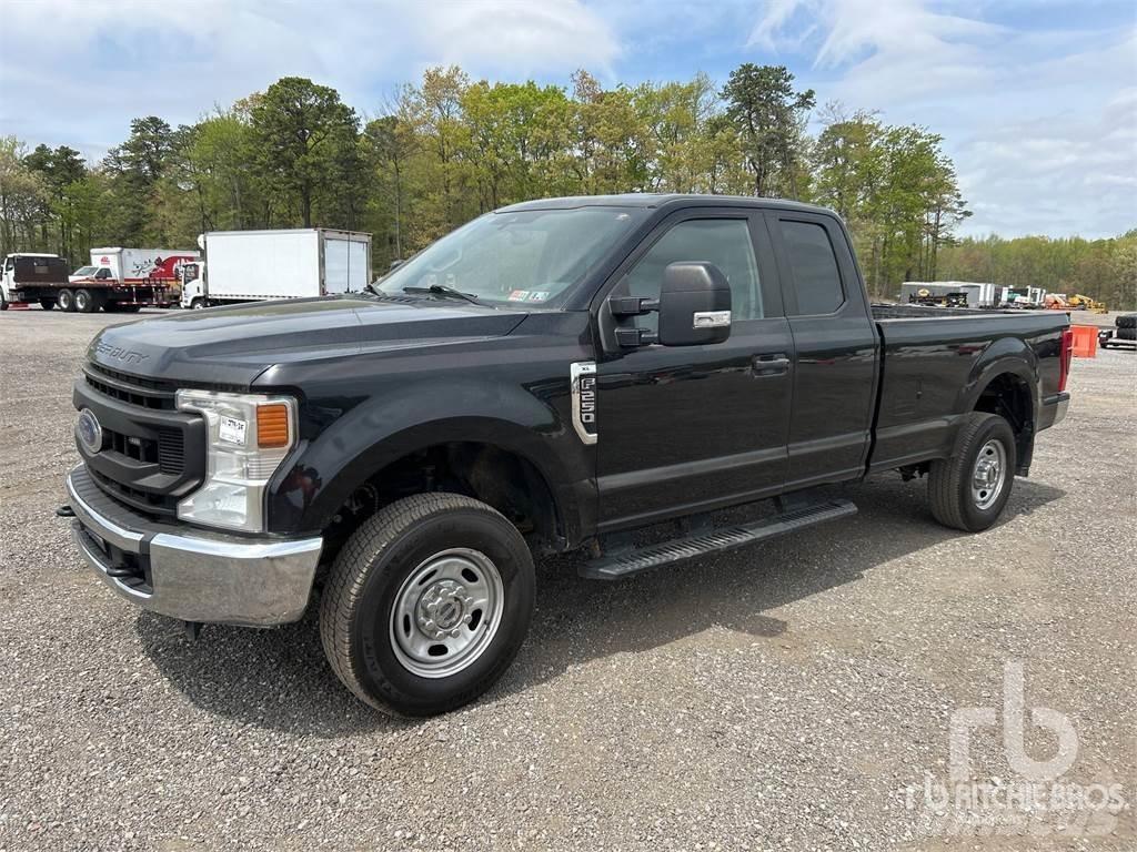 Ford F-250 Vieglais kravas automobilis/izkraušana no sāniem