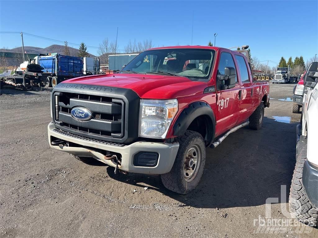 Ford F-250 Vieglais kravas automobilis/izkraušana no sāniem