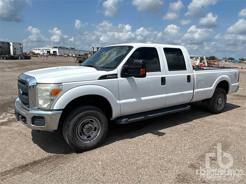 Ford F-250 Vieglais kravas automobilis/izkraušana no sāniem