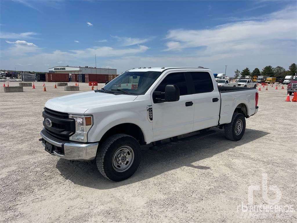 Ford F-250 Vieglais kravas automobilis/izkraušana no sāniem