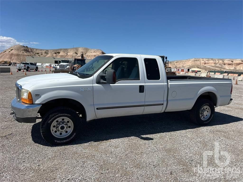 Ford F-250 Vieglais kravas automobilis/izkraušana no sāniem