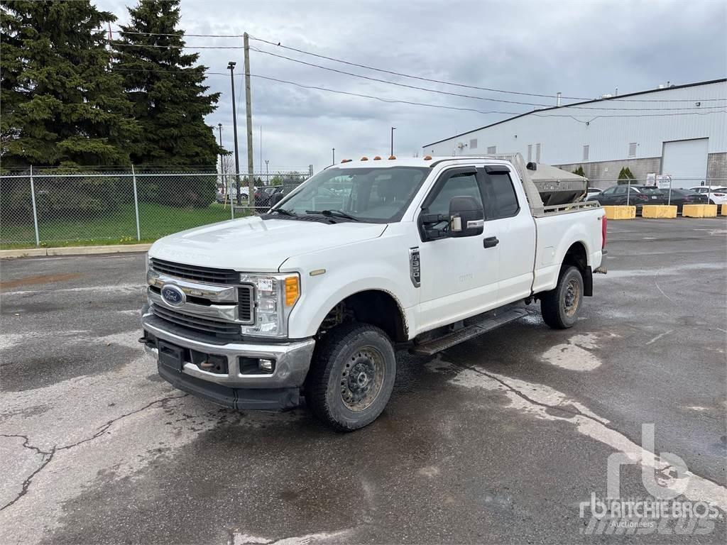 Ford F-350 Vieglais kravas automobilis/izkraušana no sāniem