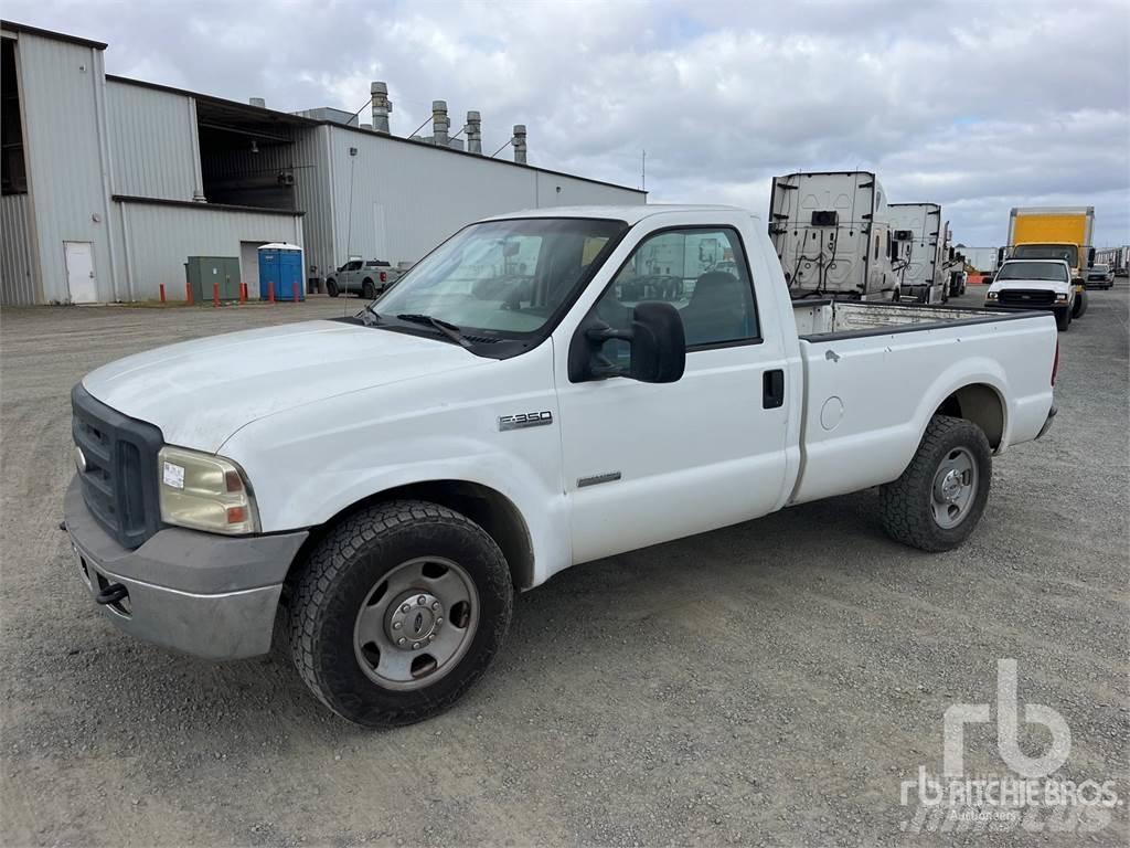Ford F-350 Vieglais kravas automobilis/izkraušana no sāniem