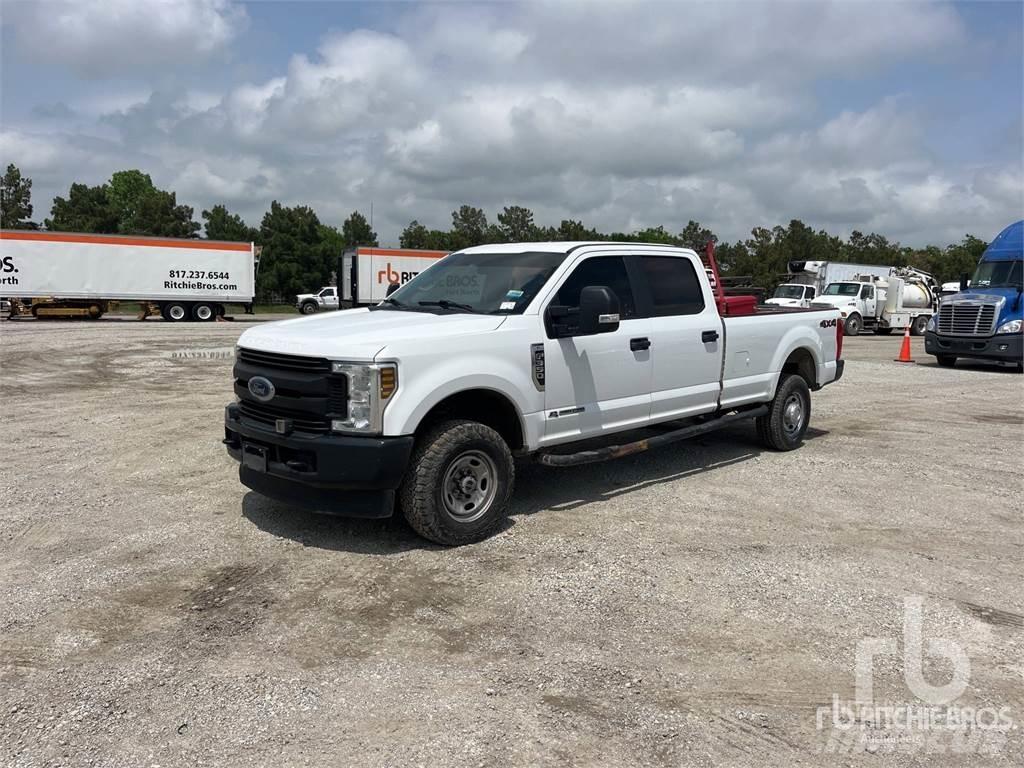 Ford F-350 Vieglais kravas automobilis/izkraušana no sāniem