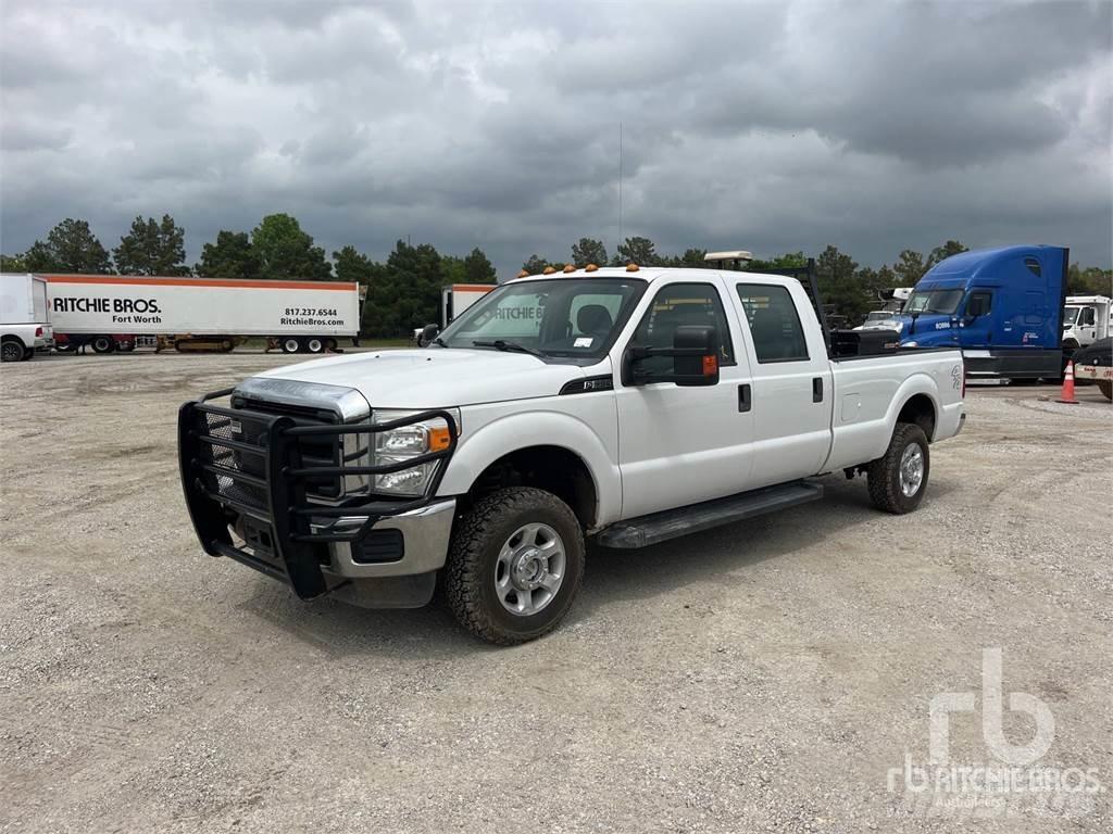 Ford F-350 Vieglais kravas automobilis/izkraušana no sāniem