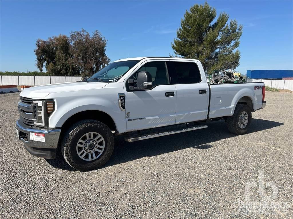 Ford F-350 Vieglais kravas automobilis/izkraušana no sāniem