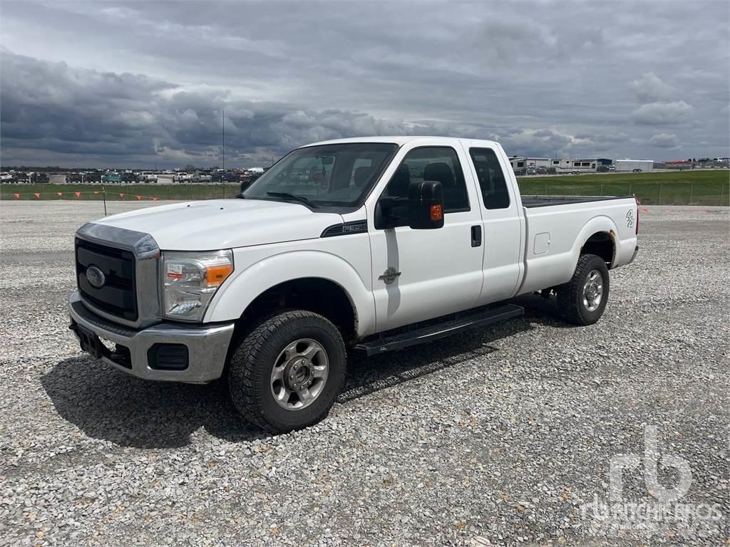 Ford F-350 Vieglais kravas automobilis/izkraušana no sāniem