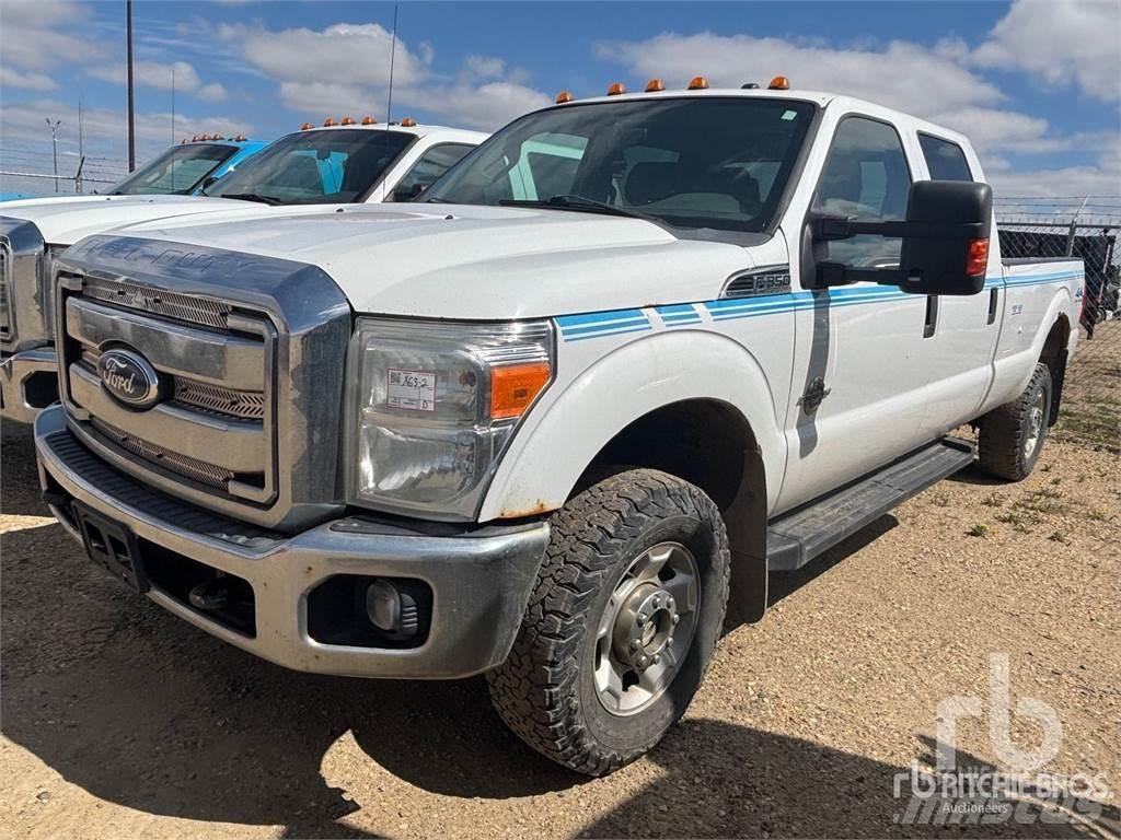 Ford F-350 Vieglais kravas automobilis/izkraušana no sāniem