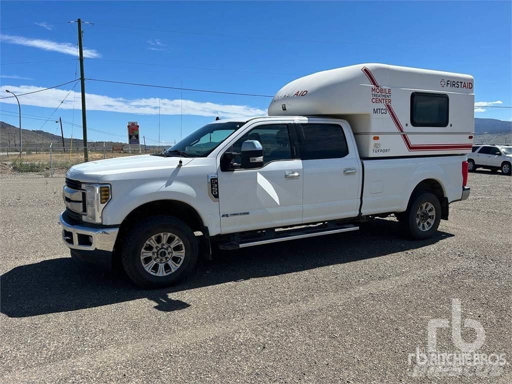 Ford F-350 Vieglais kravas automobilis/izkraušana no sāniem