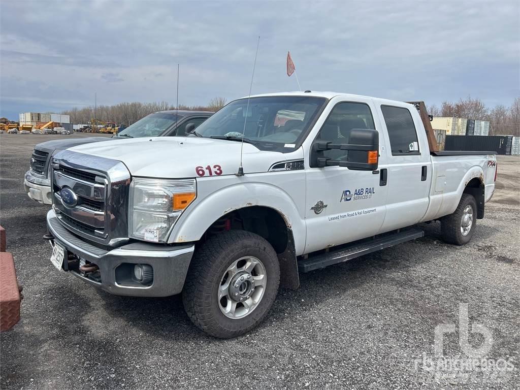 Ford F-350 Vieglais kravas automobilis/izkraušana no sāniem