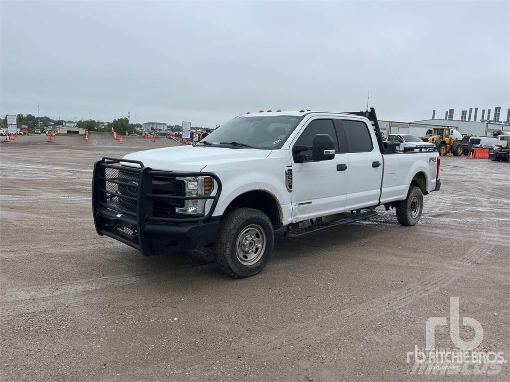 Ford F-350 Vieglais kravas automobilis/izkraušana no sāniem