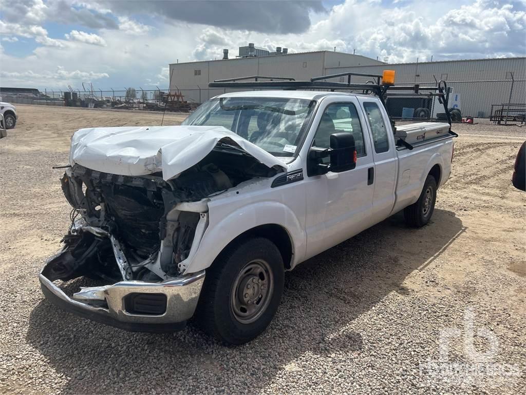Ford F-350 Vieglais kravas automobilis/izkraušana no sāniem