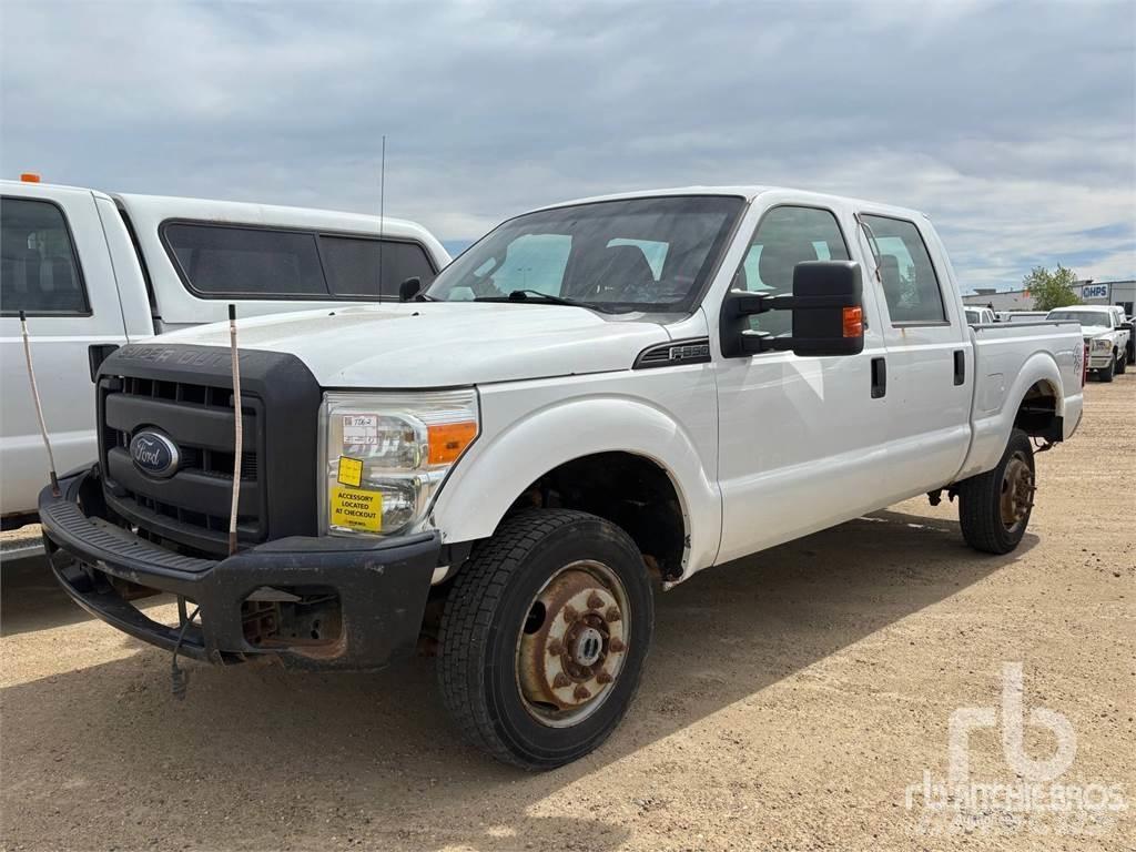 Ford F-350 Vieglais kravas automobilis/izkraušana no sāniem