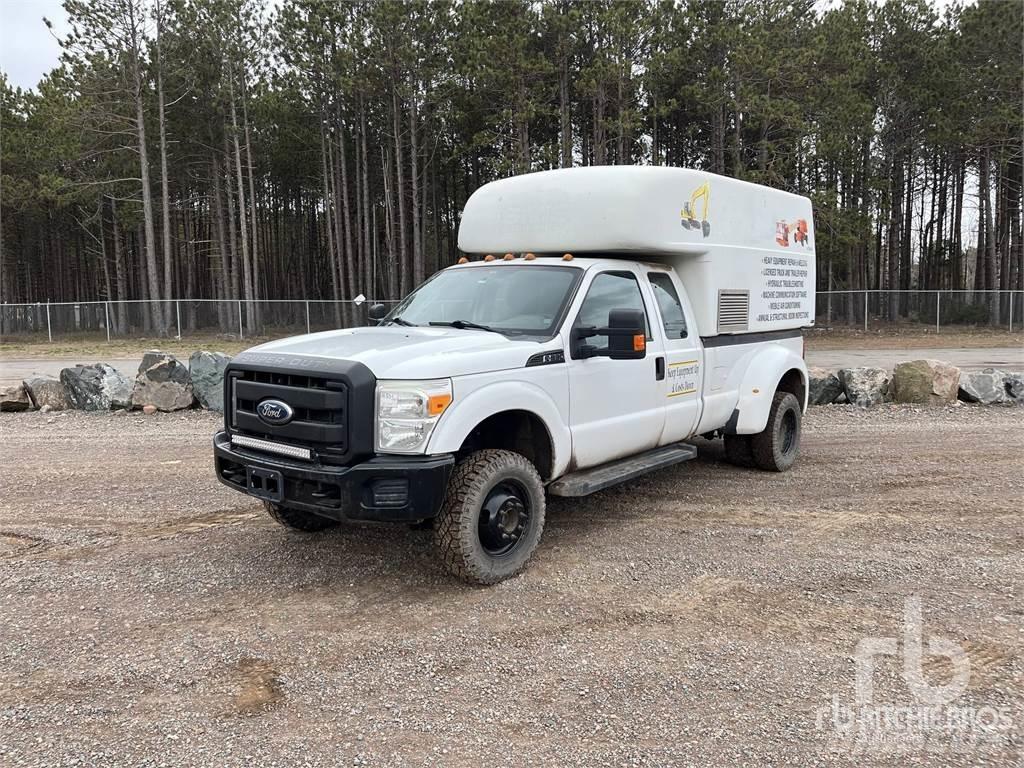 Ford F-350 Vieglais kravas automobilis/izkraušana no sāniem