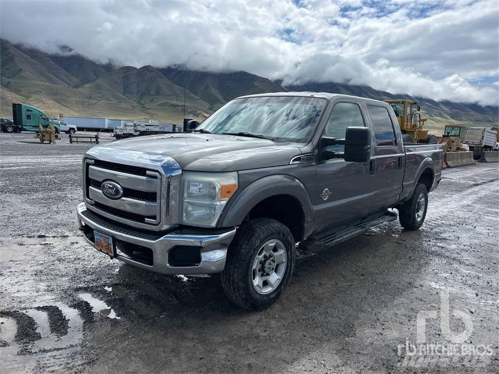 Ford F-350 Vieglais kravas automobilis/izkraušana no sāniem