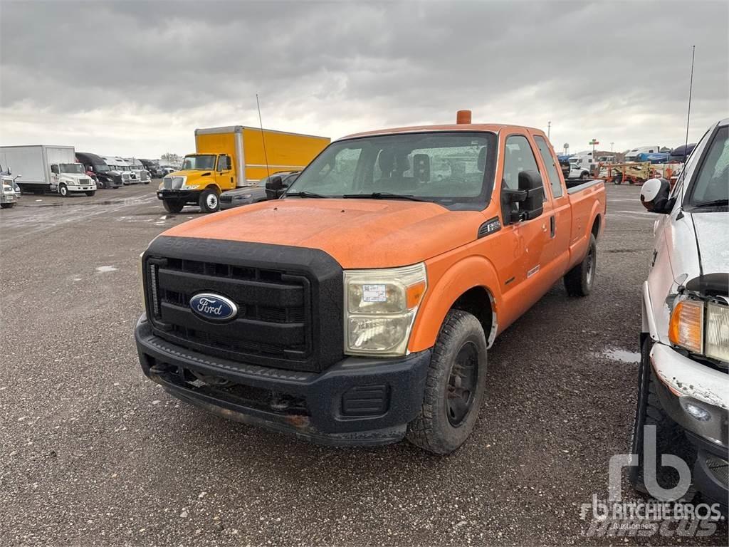 Ford F-350 Vieglais kravas automobilis/izkraušana no sāniem
