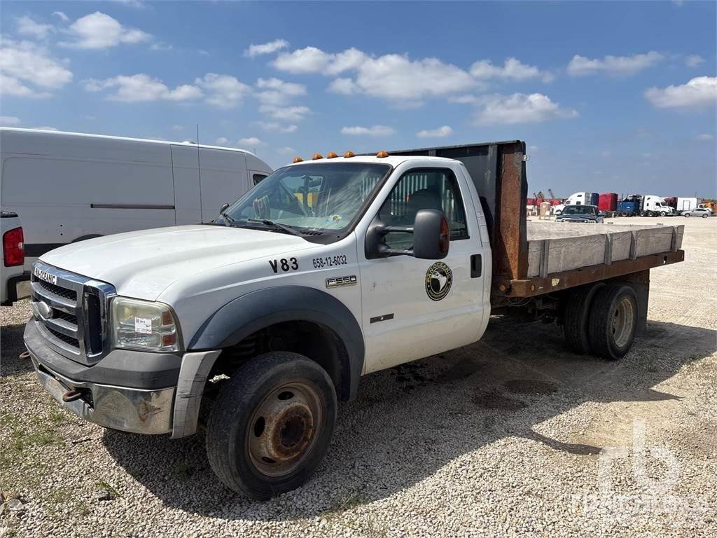 Ford F-550 Platformas/izkraušana no sāniem