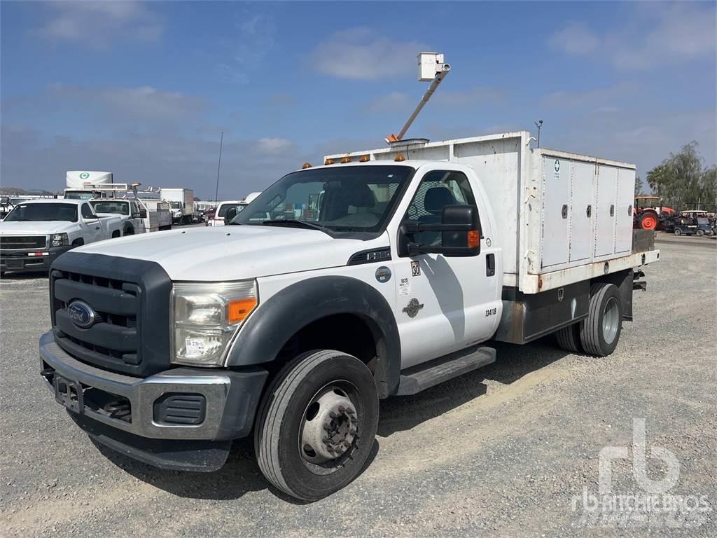 Ford F-550 Platformas/izkraušana no sāniem