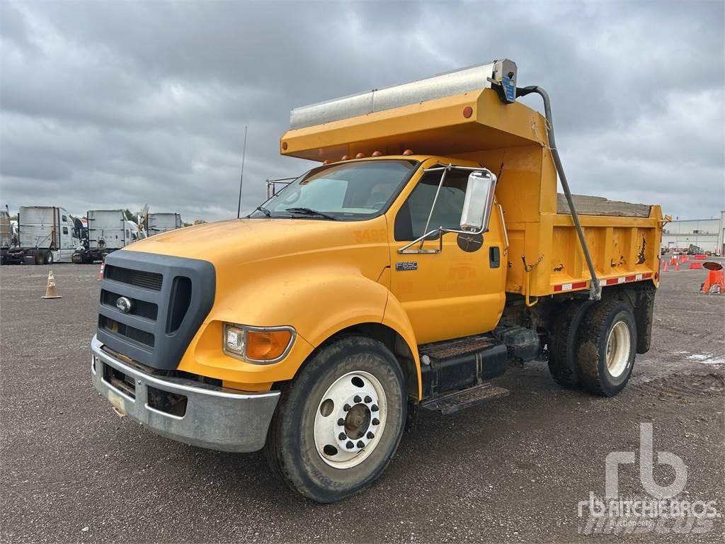Ford F-650 Pašizgāzējs
