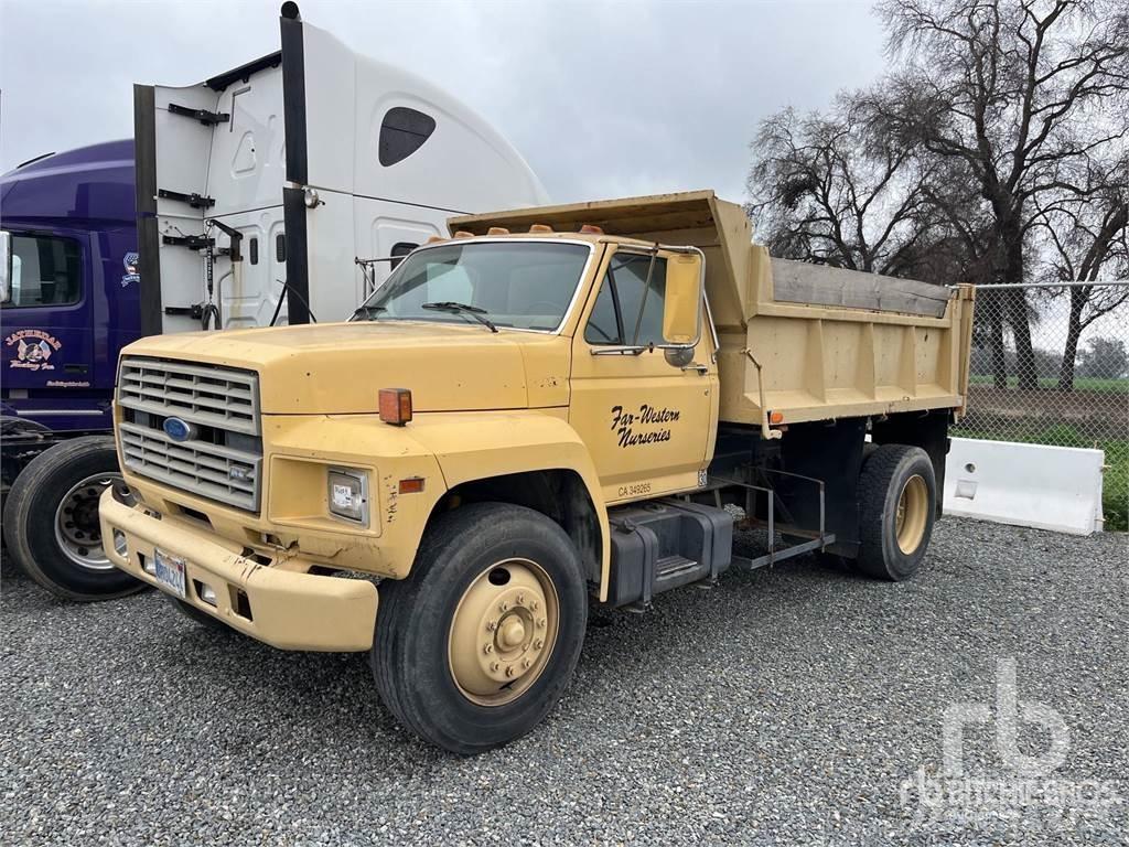 Ford F-700 Pašizgāzējs