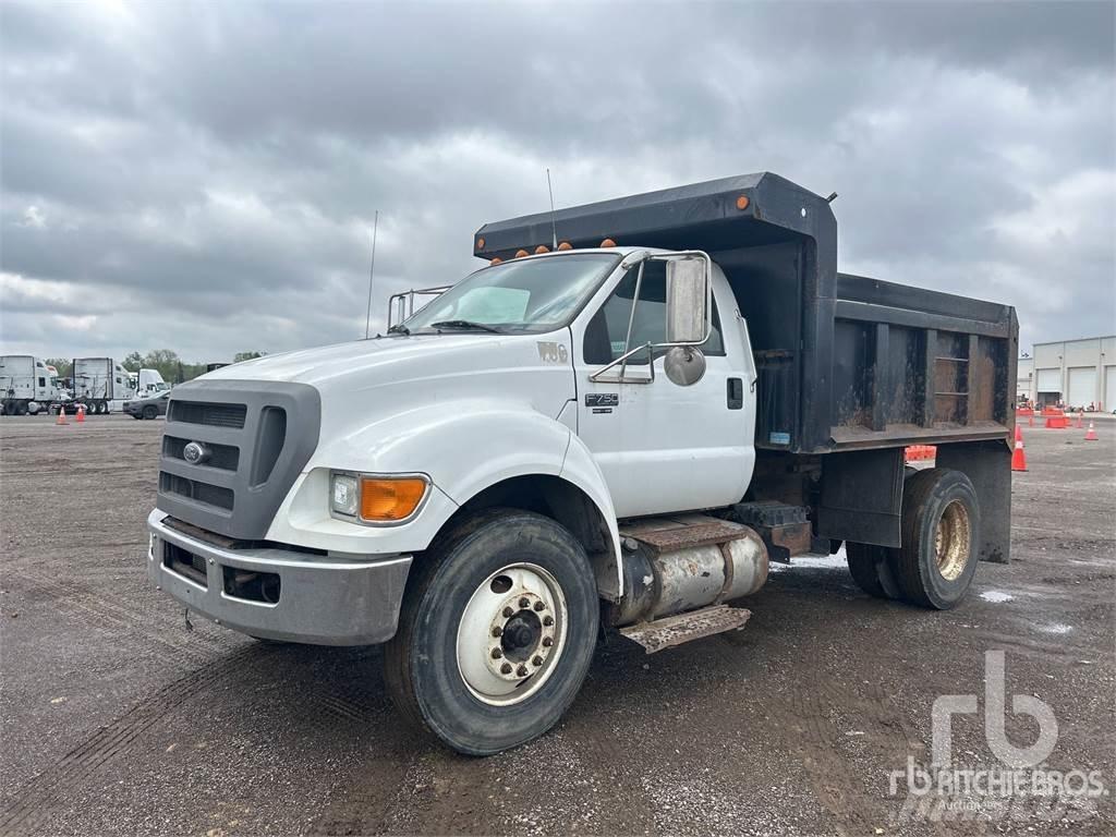 Ford F-750 Pašizgāzējs