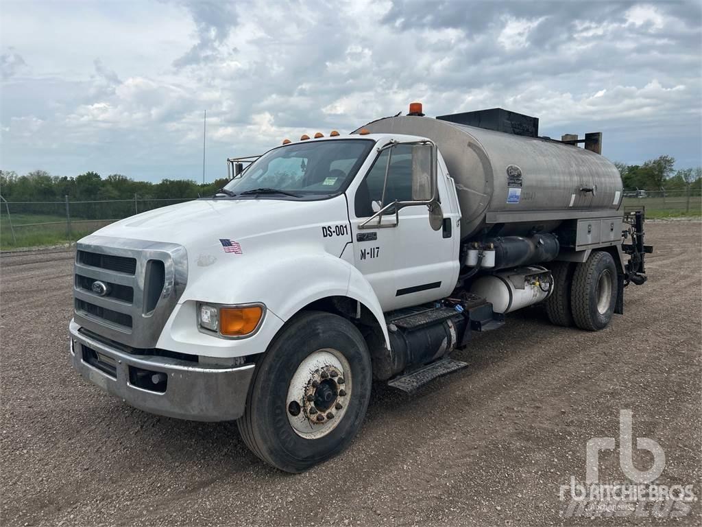 Ford F-750 Bitumena smidzinātāji