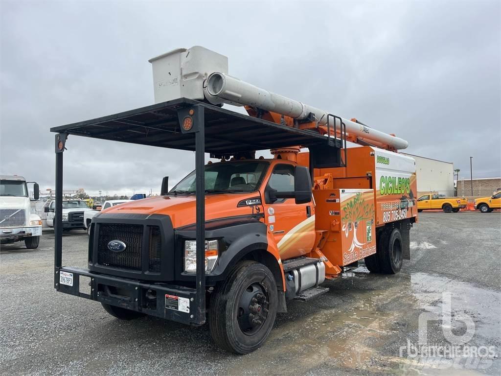 Ford F-750 Pacēlājplatformas - piekabes