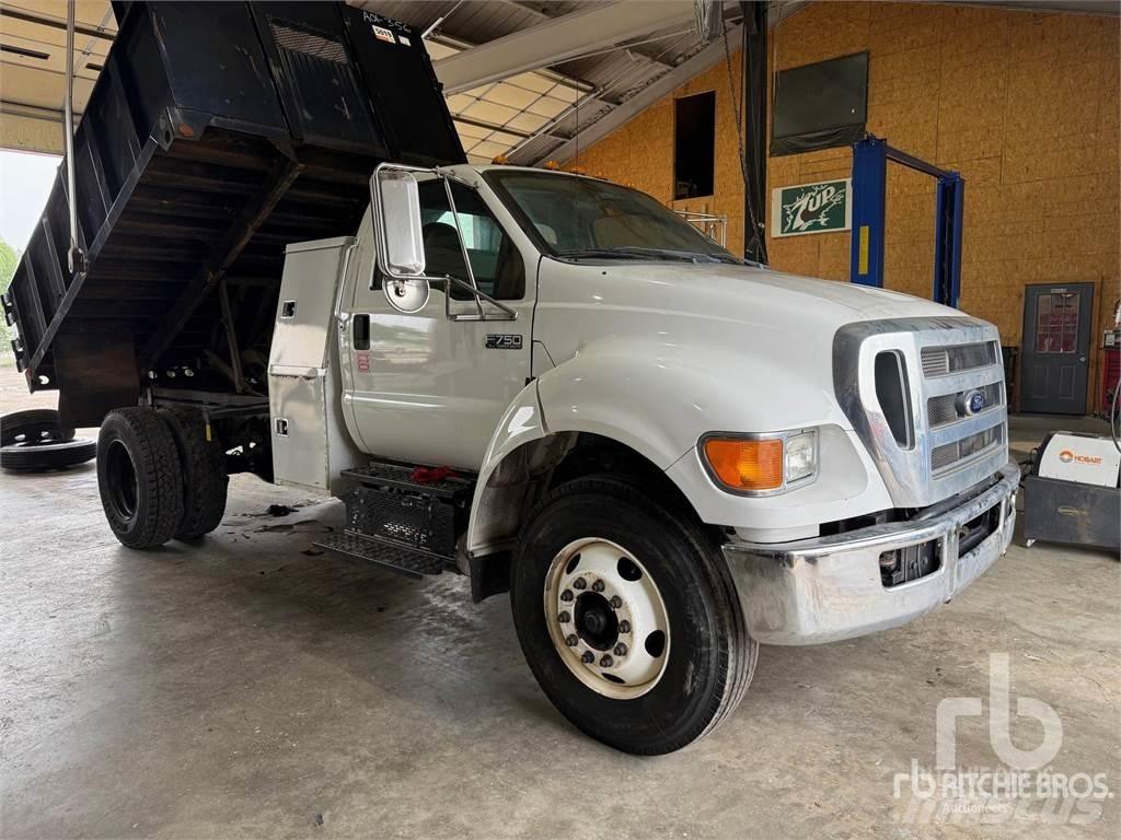 Ford F-750 Pašizgāzējs