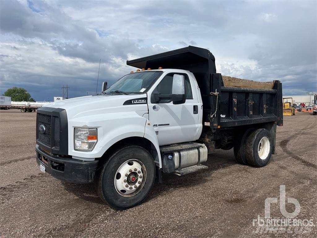 Ford F-750 Pašizgāzējs