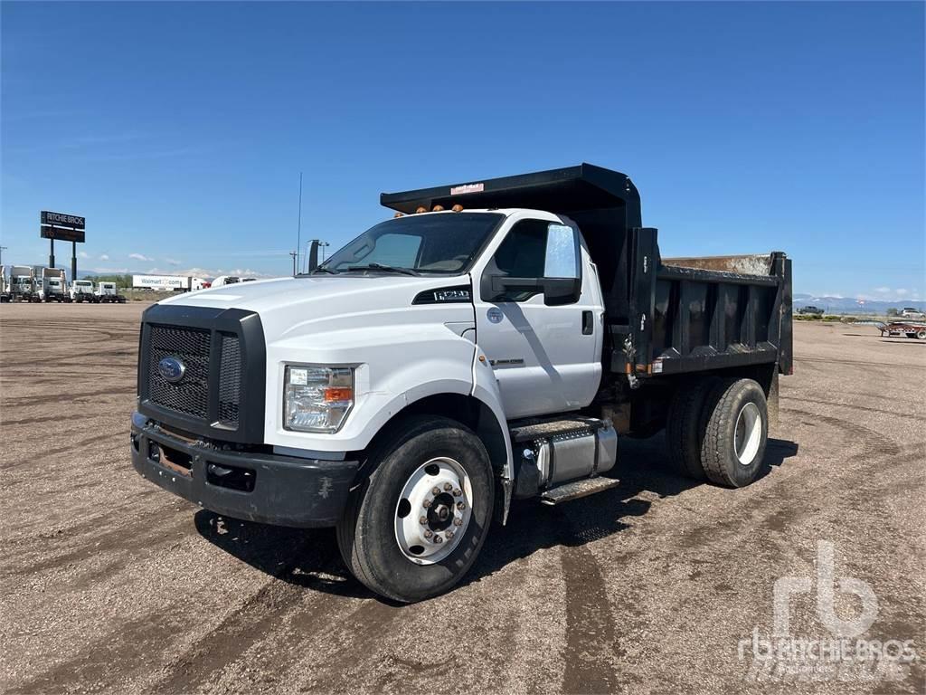 Ford F-750 Pašizgāzējs