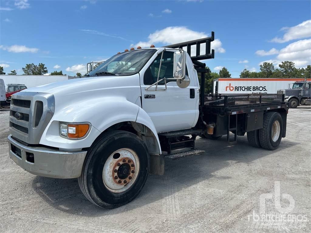 Ford F-750 Platformas/izkraušana no sāniem