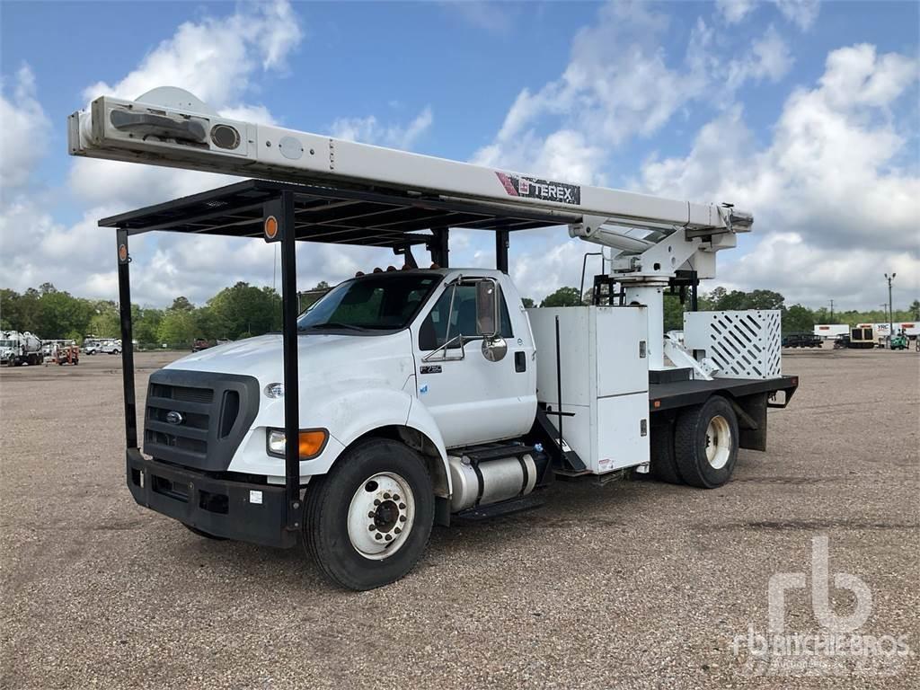 Ford F-750 Pacēlājplatformas - piekabes